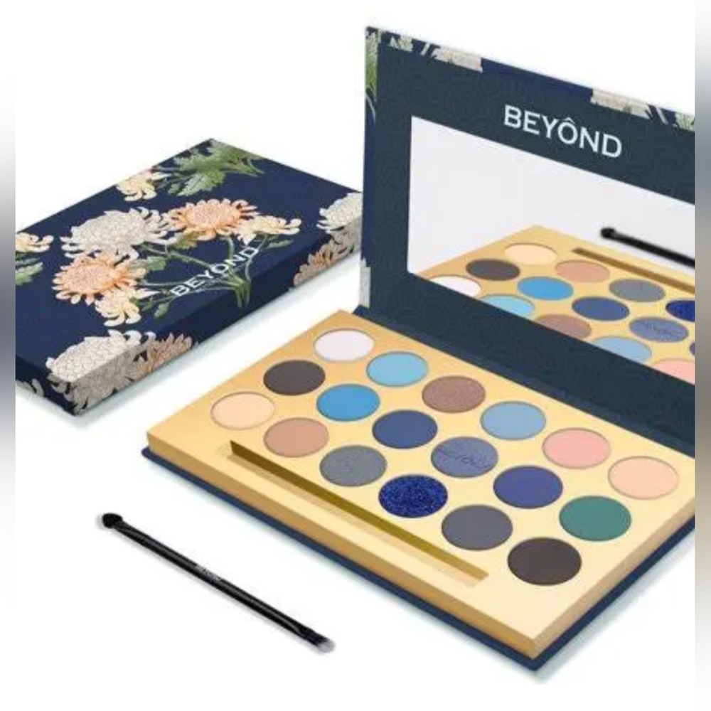 Beyond “Daisy Chain” 18 Colors Eyeshadow Palette